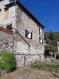 Rustico / Casale di 120 m² con 4 locali a Rezzo
