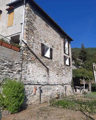 Rustico / Casale di 120 m² con 4 locali a Rezzo