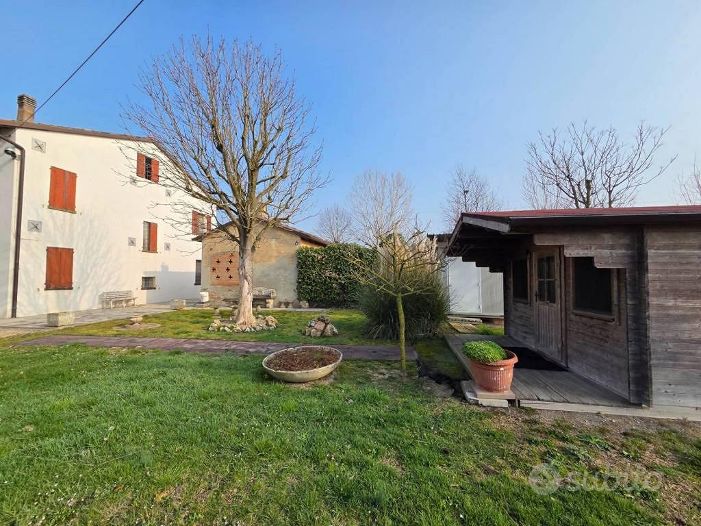 Villa di 253 m² con più di 5 locali e box auto dop - Vista 2