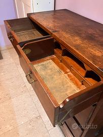 Antica cassettiera inglese – legno e ottone