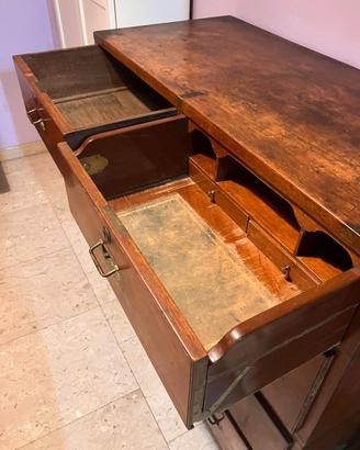 Antica cassettiera inglese – legno e ottone