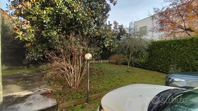 Vedano al Lambro stanza arredata