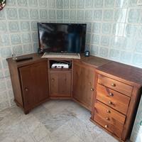 mobile TV e cassettiera 