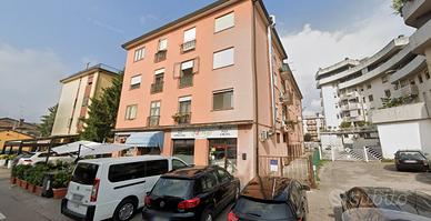 SPINEA negozio a reddito zona centrale SN3