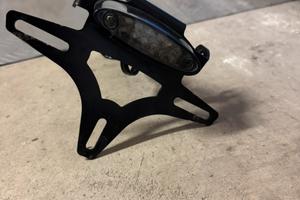 Portatarga e parabrezza alto per ktm duke 790