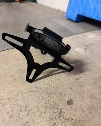 Portatarga e parabrezza alto per ktm duke 790