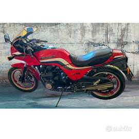 KAWASAKI  GPZ 750