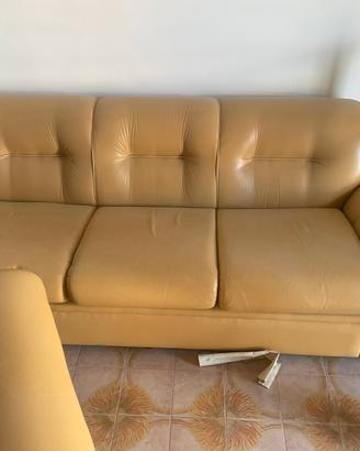 Divano a tre posti