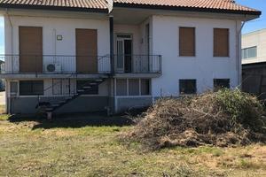 Immobile con terreno edificabile