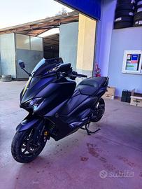 Yamaha T-max 560