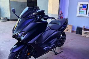 Yamaha T-max 560