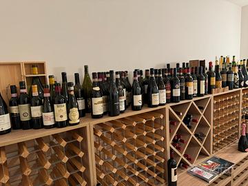 Collezione bottiglie vuote vino rosso pregiato