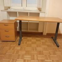 Scrivania con cassettiera