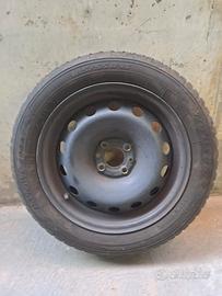 Due ruote con cerchi. Gomme termiche.
