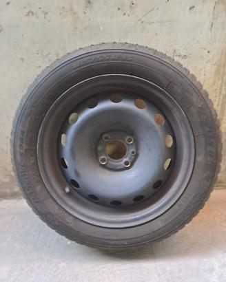 Due ruote con cerchi. Gomme termiche.