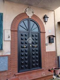 4 LOCALI A ROCCA SANTO STEFANO
