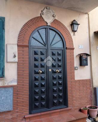 4 LOCALI A ROCCA SANTO STEFANO
