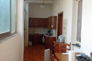 Casa indipendente su due livelli con cortile