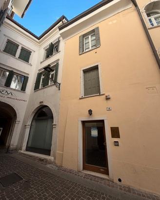 Rovereto- negozio centro storico