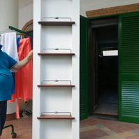 Pannello con mensole 