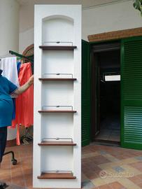 Pannello con mensole 