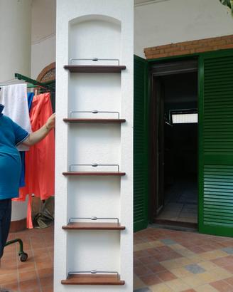 Pannello con mensole 