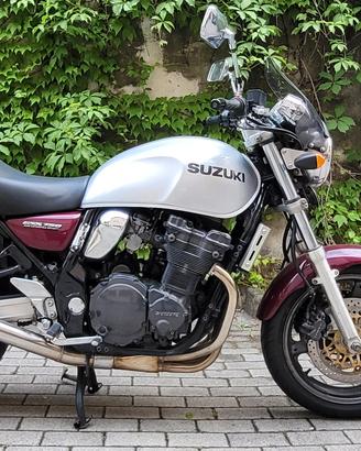 Suzuki GSX 750 Inazuma