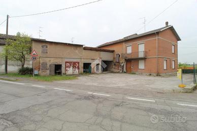 CASA SEMINDIPENDENTE A CADELBOSCO DI SOPRA