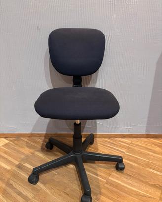 Sedia da ufficio regolabile - schienale ergonomico