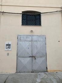 Capannone commerciale a porta napoli
