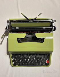 Macchina da scrivere Olivetti Lettera 32