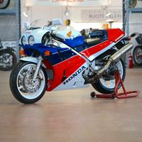 Honda VFR750R RC30 1988 da collezione RC 30