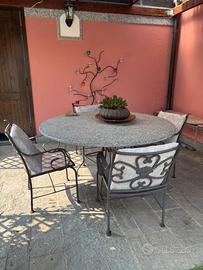 Tavolo con marmo e sedie