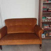 divano vintage giallo ocra