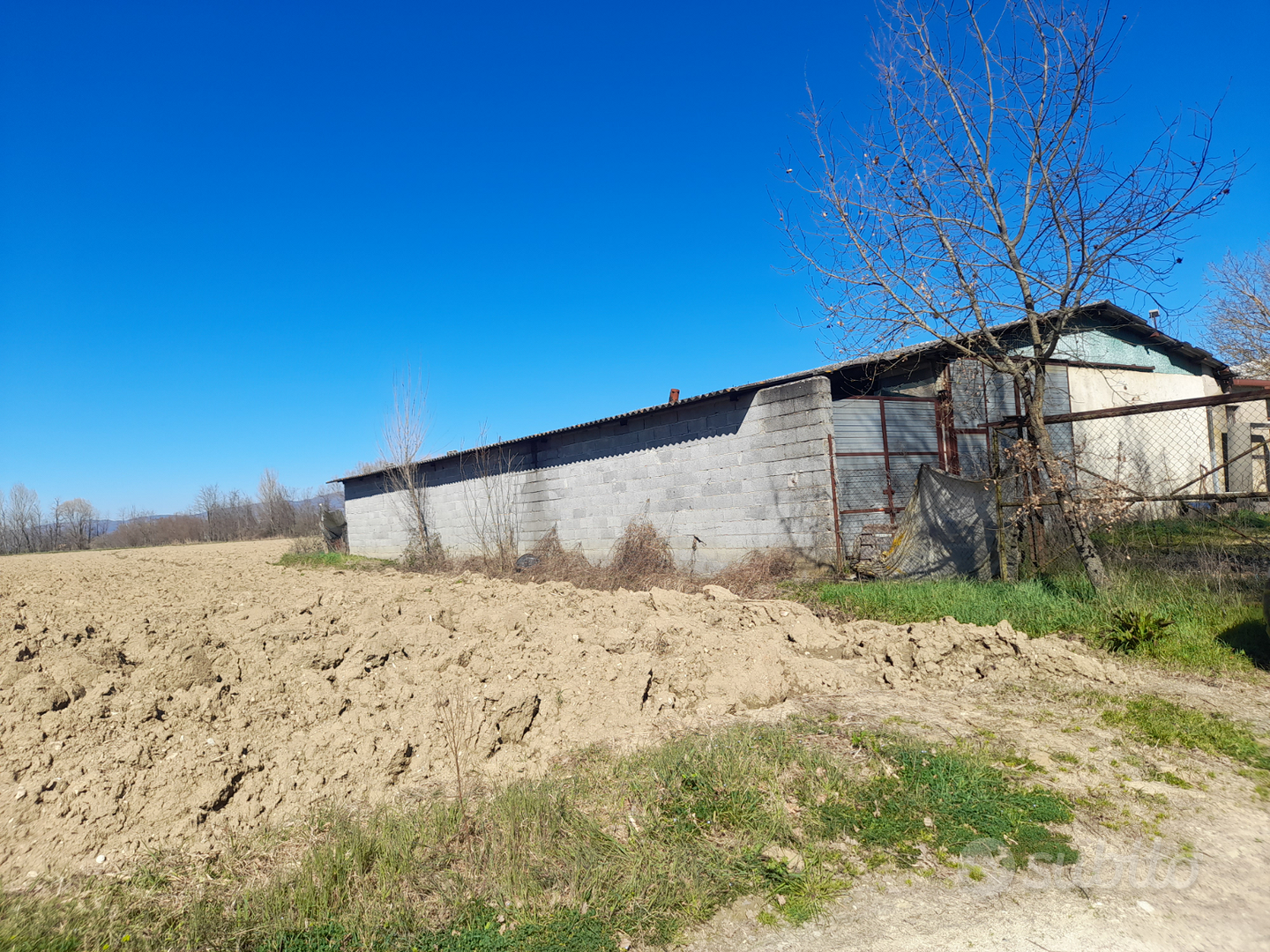 Vende terreno - Vista 2