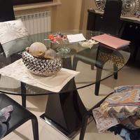 TAVOLO OVALE DI DESIGN IN AMBIENTE MODERNO