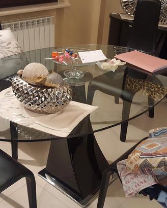 TAVOLO OVALE DI DESIGN IN AMBIENTE MODERNO