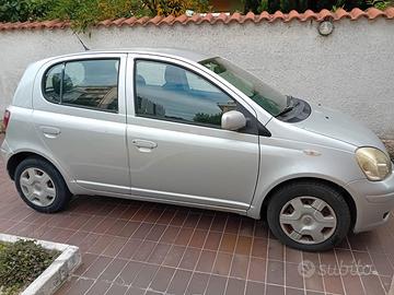 Toyota yaris  dicembre 2004