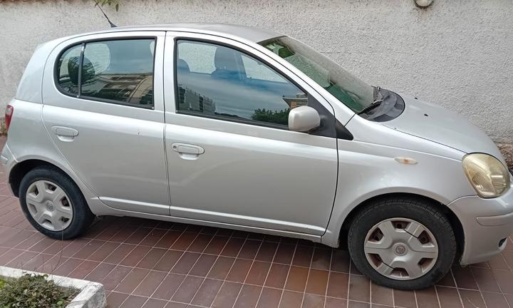 Toyota yaris  dicembre 2004