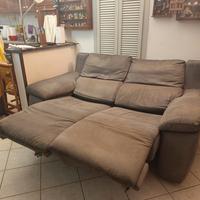 divano con doppia chaise longue elettriche