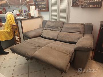 divano con doppia chaise longue elettriche