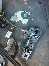 Accessori sportello post. dx Audi Q3 anno 2016