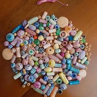 Perline colorate assortite età 4+