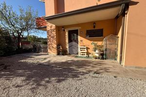 CASA SEMINDIPENDENTE A FANO