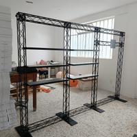 Stand modulare nero con mensole e supporto TV