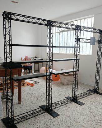 Stand modulare nero con mensole e supporto TV