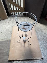 Porta catino a tre piedi con porta asciugamano