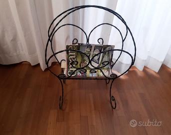 Porta riviste in ferro battuto o porta piante