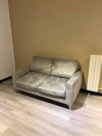 Divano grigio tessuto