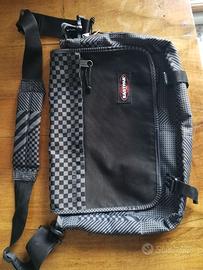 Borsa a tracolla Eastpack per laptop